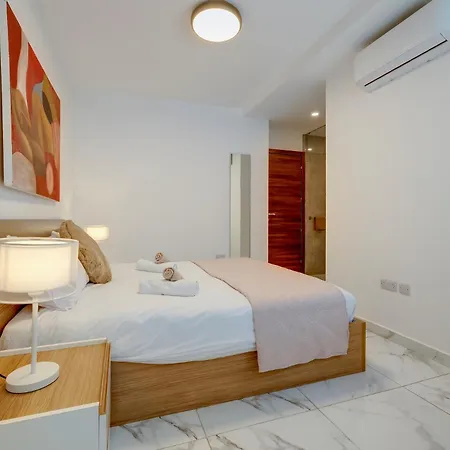 Stylish 2br Getaway Steps From The Promenade