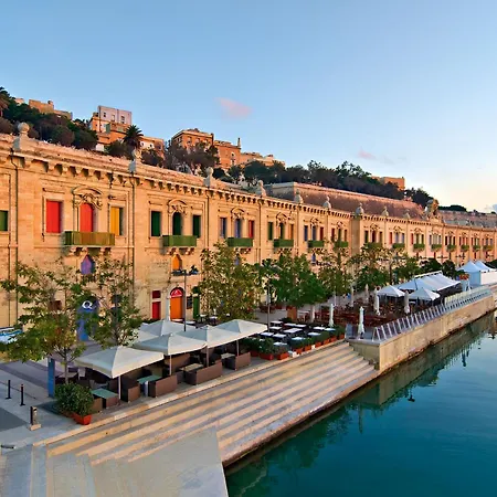 Stylish 2br Getaway Steps From The Promenade Appartement Sliema