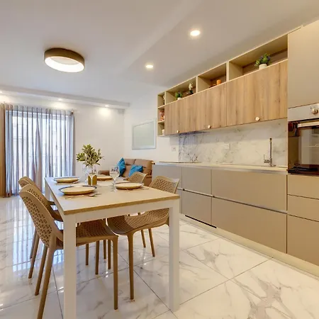 Stylish 2br Getaway Steps From The Promenade * Sliema
