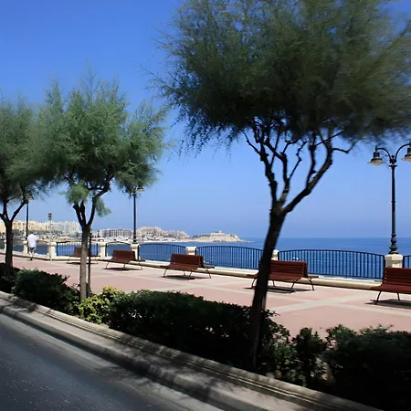 Lägenhet Stylish 2br Getaway Steps From The Promenade Sliema