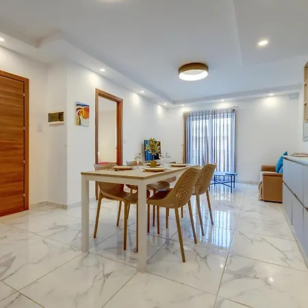 Stylish 2br Getaway Steps From The Promenade *