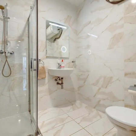 Stylish 2br Getaway Steps From The Promenade 斯利马