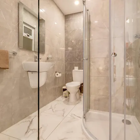 Stylish 2br Getaway Steps From The Promenade