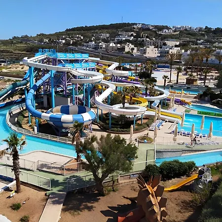 Stylish 2br Getaway Steps From The Promenade 斯利马